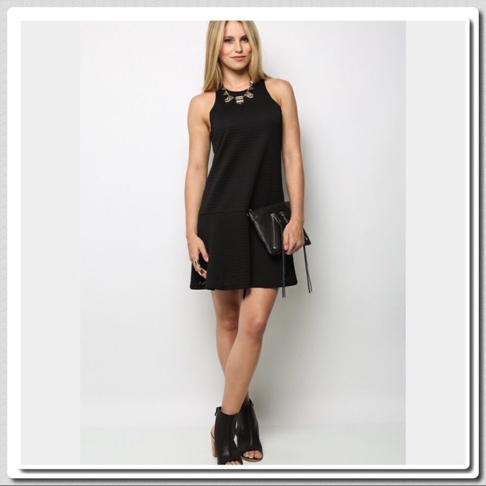 SLEEVELESS Flounce Dress in Black
